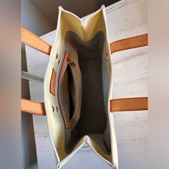 Louis Vuitton Vernis Reade PM - Picture 11 of 13